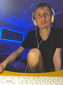 Aki-Laky online show from December 3, 2025, 7:12 pm