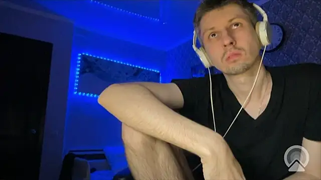 Aki-Laky online show from December 15, 2025, 7:29 pm