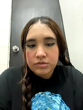 melyescobar online show from October 22, 2025, 3:29 am