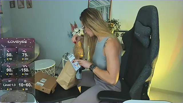 LadyIzabel online show from December 3, 2024, 8:38 am