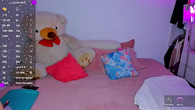 Lunadahia online show from December 5, 2025, 4:32 am