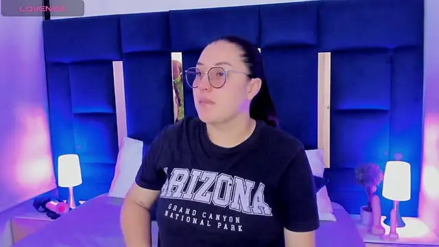 rebecaandpamela online show from December 4, 2024, 1:42 pm