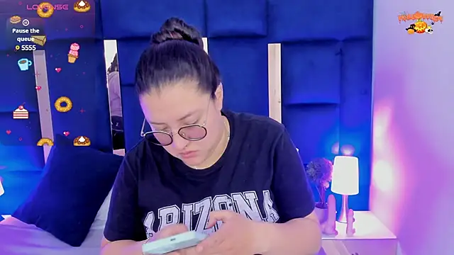 rebecaandpamela online show from December 11, 2024, 1:49 pm