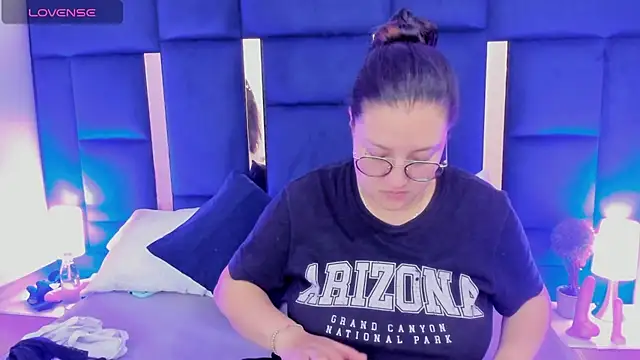 rebecaandpamela online show from December 24, 2024, 12:55 am