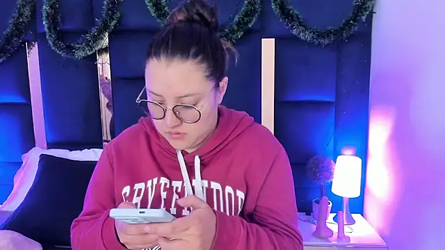 rebecaandpamela online show from December 30, 2024, 2:08 pm