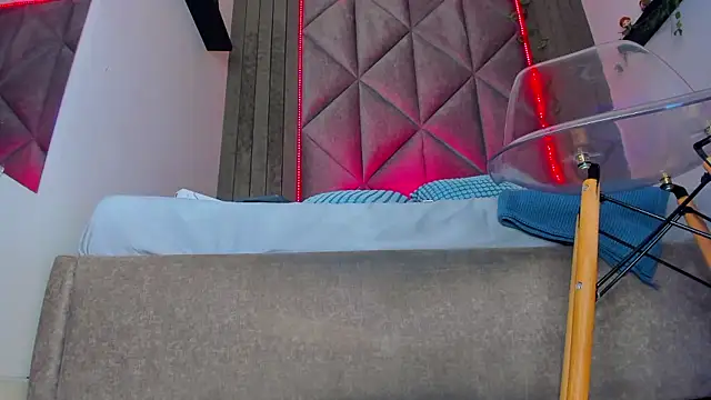 BriaConner  online show from January 17, 2026, 3:00 am