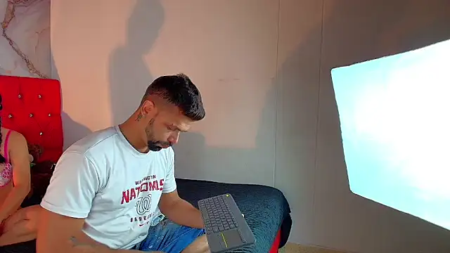 Snapshot of max_ashley_mds chatting on December 17, 2025, 1:39 pm max ashley mds online show from December 17, 2025, 1:39 pm