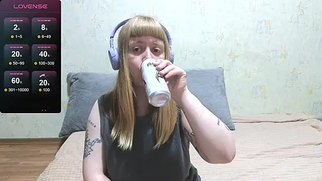 Snapshot of June_shy0 chatting on July 2, 2026, 7:25 am June shy0 online show from July 2, 2026, 7:25 am