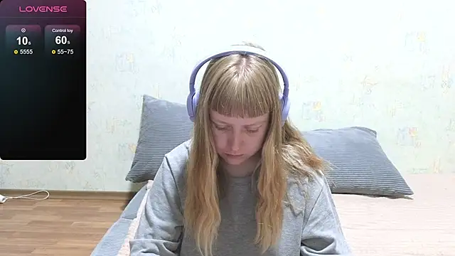 Snapshot of June_shy0 chatting on July 8, 2026, 6:51 am June shy0 online show from July 8, 2026, 6:51 am
