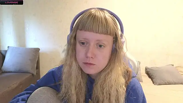 Snapshot of June_shy0 chatting on August 4, 2026, 7:11 am June shy0 online show from August 4, 2026, 7:11 am