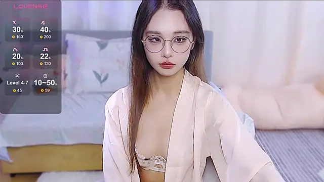 peichen6699 online show from January 14, 2025, 1:28 pm