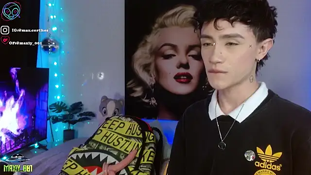 maxiy 001 online show from January 16, 2026, 3:43 am