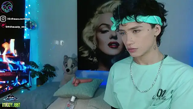 maxiy 001 online show from February 8, 2026, 3:32 am