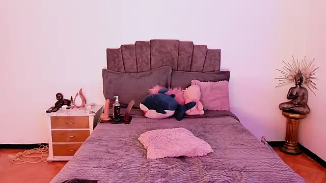 billiesimons2 online show from December 9, 2024, 7:07 pm