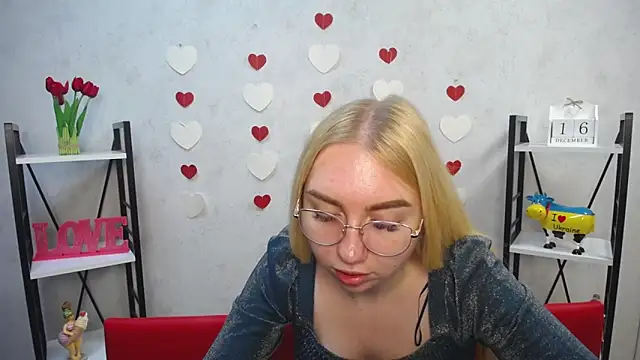 BeatriceFly online show from December 16, 2024, 12:16 pm