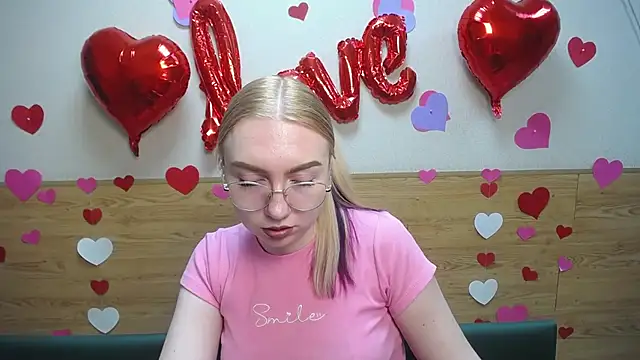 BeatriceFly online show from February 18, 2025, 9:21 am