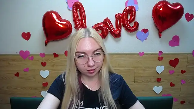 BeatriceFly online show from March 17, 2025, 9:12 am