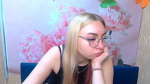 BeatriceFly online show from September 27, 2025, 11:37 am