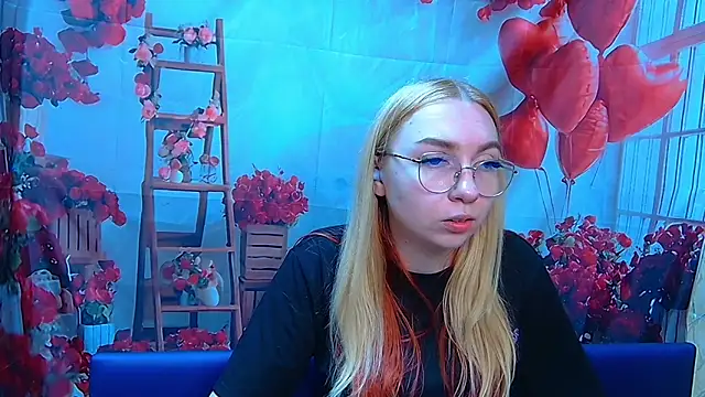 Snapshot of BeatriceFly chatting on May 8, 2026, 12:43 pm BeatriceFly online show from May 8, 2026, 12:43 pm
