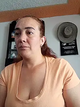 skayhot  online show from January 9, 2026, 2:42 pm