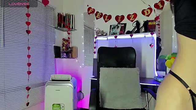 YUKIODAVIS online show from February 21, 2025, 12:27 am