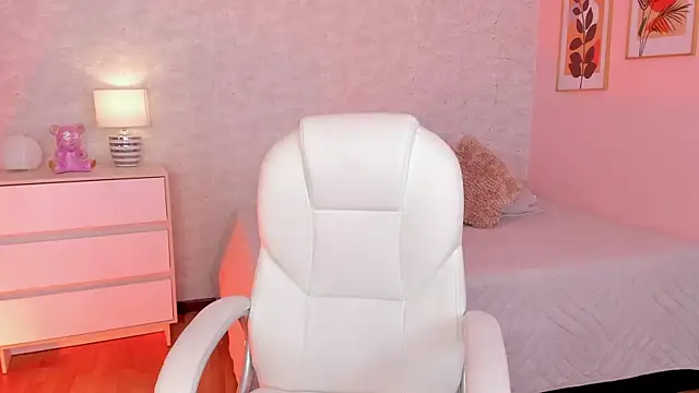 DahianaWalcott online show from February 26, 2025, 8:22 pm