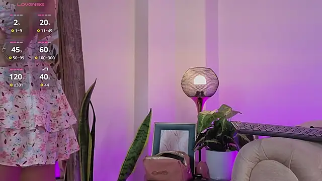 DahianaWalcott online show from September 12, 2025, 8:20 pm