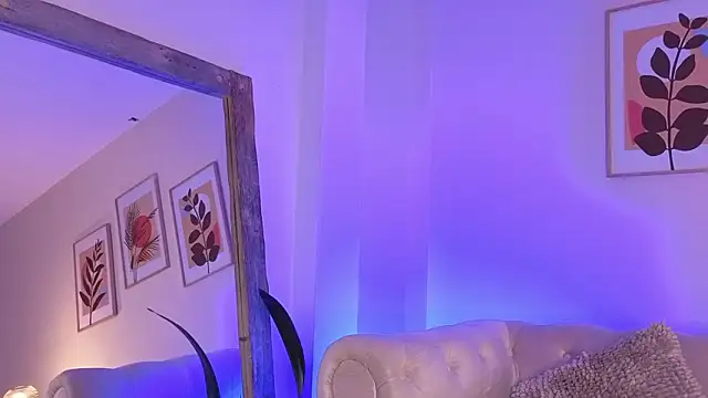 DahianaWalcott online show from February 4, 2026, 3:07 pm