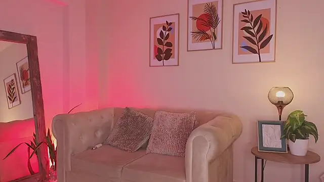 DahianaWalcott online show from March 30, 2026, 7:37 pm