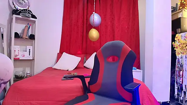 girl amada online show from February 12, 2026, 8:15 pm