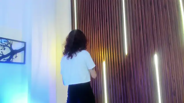 Cloe Evans1 online show from November 18, 2025, 7:18 pm