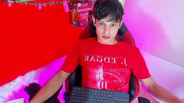 LilOwen  online show from September 18, 2025, 7:27 pm