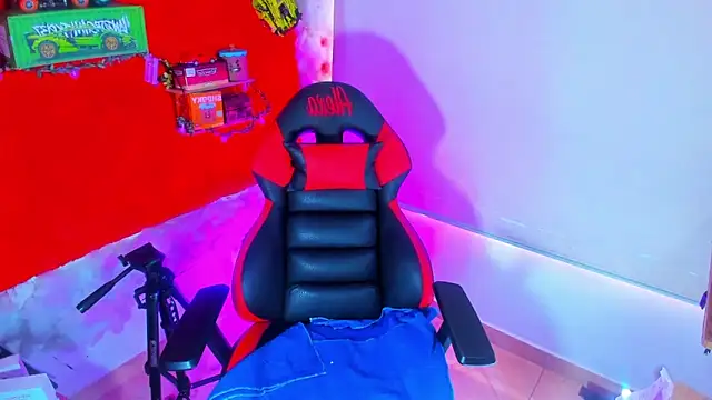 LilOwen  online show from October 24, 2025, 6:04 pm