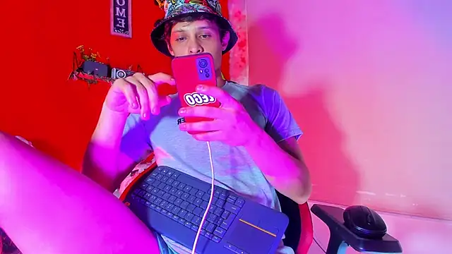 LilOwen  online show from November 20, 2025, 8:30 pm