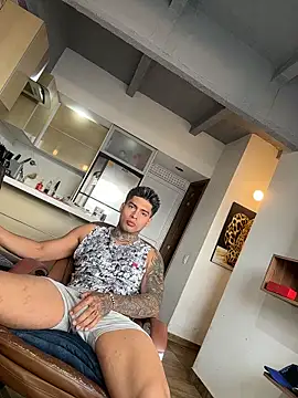 Snapshot of Dominiofit chatting on December 21, 2025, 12:56 pm Dominiofit online show from December 21, 2025, 12:56 pm