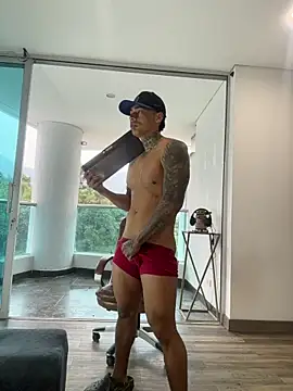 Snapshot of Dominiofit chatting on February 15, 2026, 12:25 pm Dominiofit online show from February 15, 2026, 12:25 pm