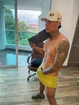 Snapshot of Dominiofit chatting on February 16, 2026, 12:34 pm Dominiofit online show from February 16, 2026, 12:34 pm