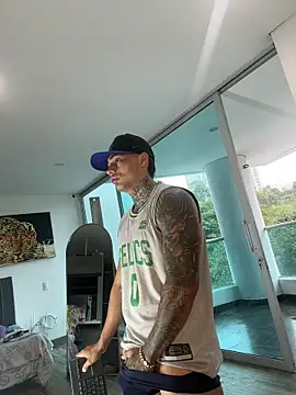 Snapshot of Dominiofit chatting on February 25, 2026, 12:37 pm Dominiofit online show from February 25, 2026, 12:37 pm