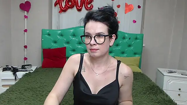 Snapshot of JasmineKouch chatting on July 8, 2026, 6:23 pm JasmineKouch online show from July 8, 2026, 6:23 pm