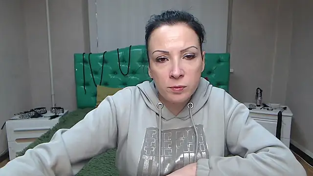 ElizabethSho online show from February 9, 2025, 6:05 pm