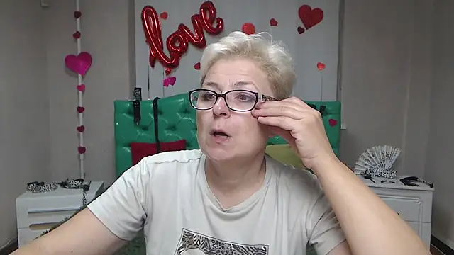 EmiliaGree online show from September 14, 2025, 5:01 pm