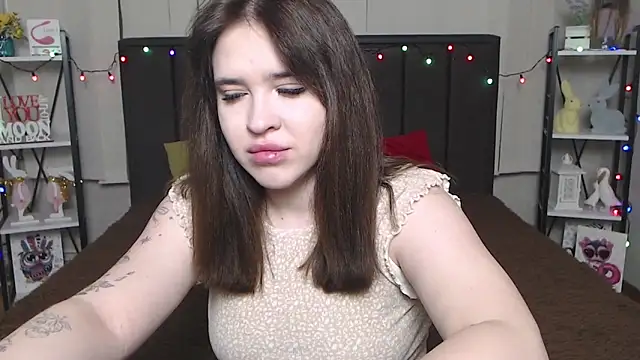 LauraHlot online show from February 6, 2025, 6:13 pm