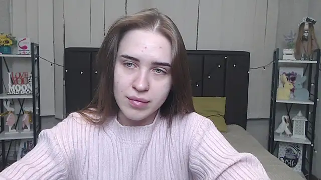 LauraHlot online show from October 2, 2025, 5:20 pm