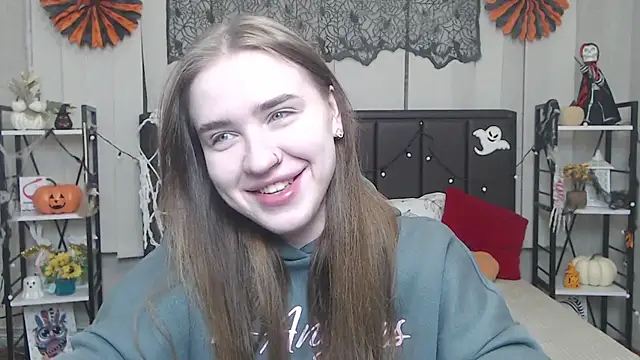 LauraHlot online show from October 26, 2025, 6:47 pm