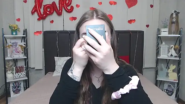 LauraHlot online show from March 17, 2026, 6:06 am