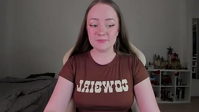 WalkingGirl online show from February 17, 2026, 10:38 pm