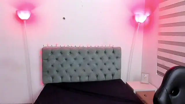 Snapshot of Camiila_Osorio chatting on February 7, 2025, 3:45 am Camiila Osorio online show from February 7, 2025, 3:45 am