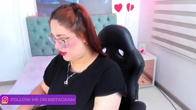 Snapshot of Camiila_Osorio chatting on March 1, 2025, 3:32 am Camiila Osorio online show from March 1, 2025, 3:32 am