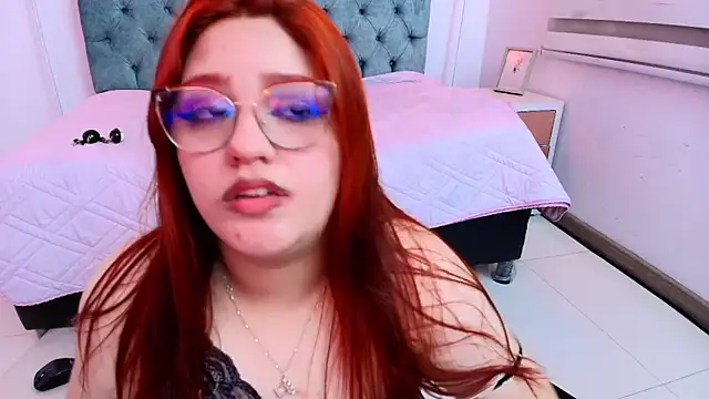 Snapshot of Camiila_Osorio chatting on March 21, 2025, 7:00 am Camiila Osorio online show from March 21, 2025, 7:00 am