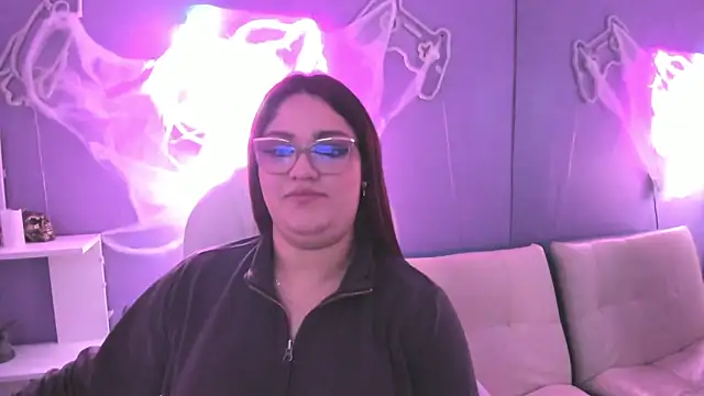 Camiila Osorio online show from November 3, 2025, 6:09 pm